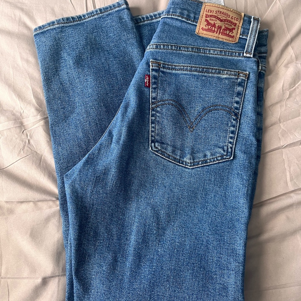 Levi's Classic Blue Jeans - Picture 11 of 16